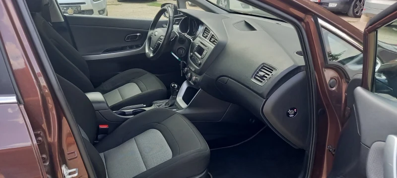 Kia Ceed 1.6GDI/Автомат/190000км/Швейцария/, снимка 10 - Автомобили и джипове - 51411166