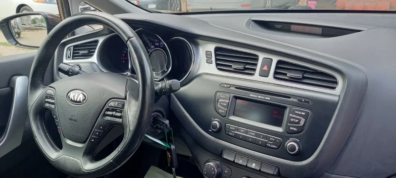 Kia Ceed 1.6GDI/Автомат/190000км/Швейцария/, снимка 13 - Автомобили и джипове - 51411166