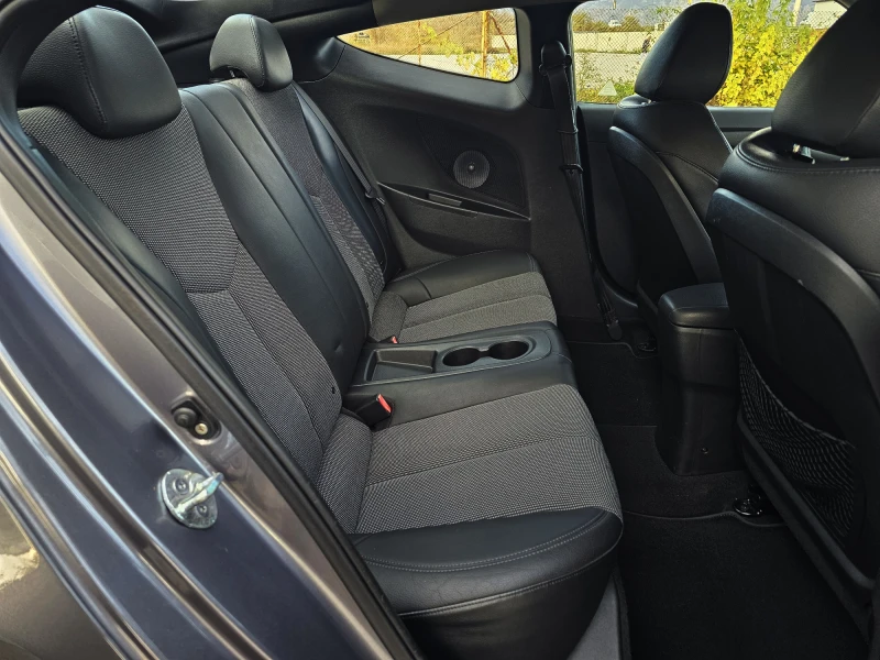 Hyundai Veloster  1.6 GDI SPORT, снимка 12 - Автомобили и джипове - 52552391