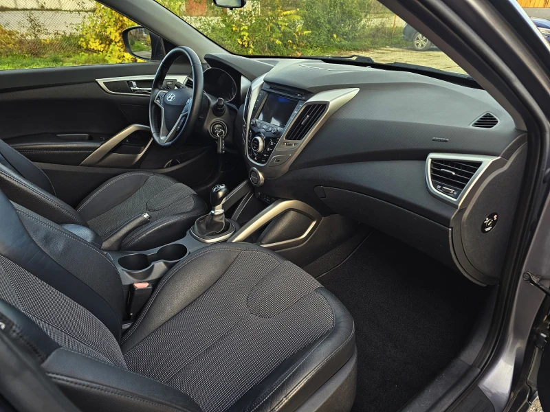 Hyundai Veloster  1.6 GDI SPORT, снимка 11 - Автомобили и джипове - 52552391