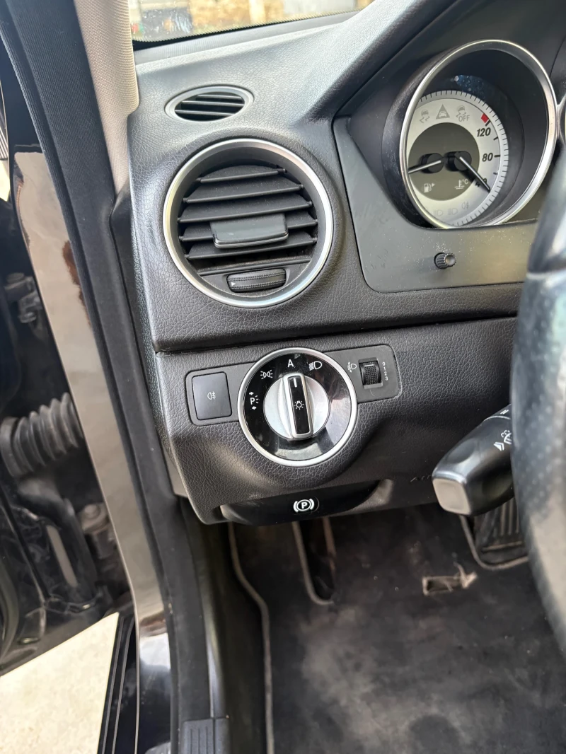 Mercedes-Benz C 250 Avangarde , снимка 8 - Автомобили и джипове - 53477748