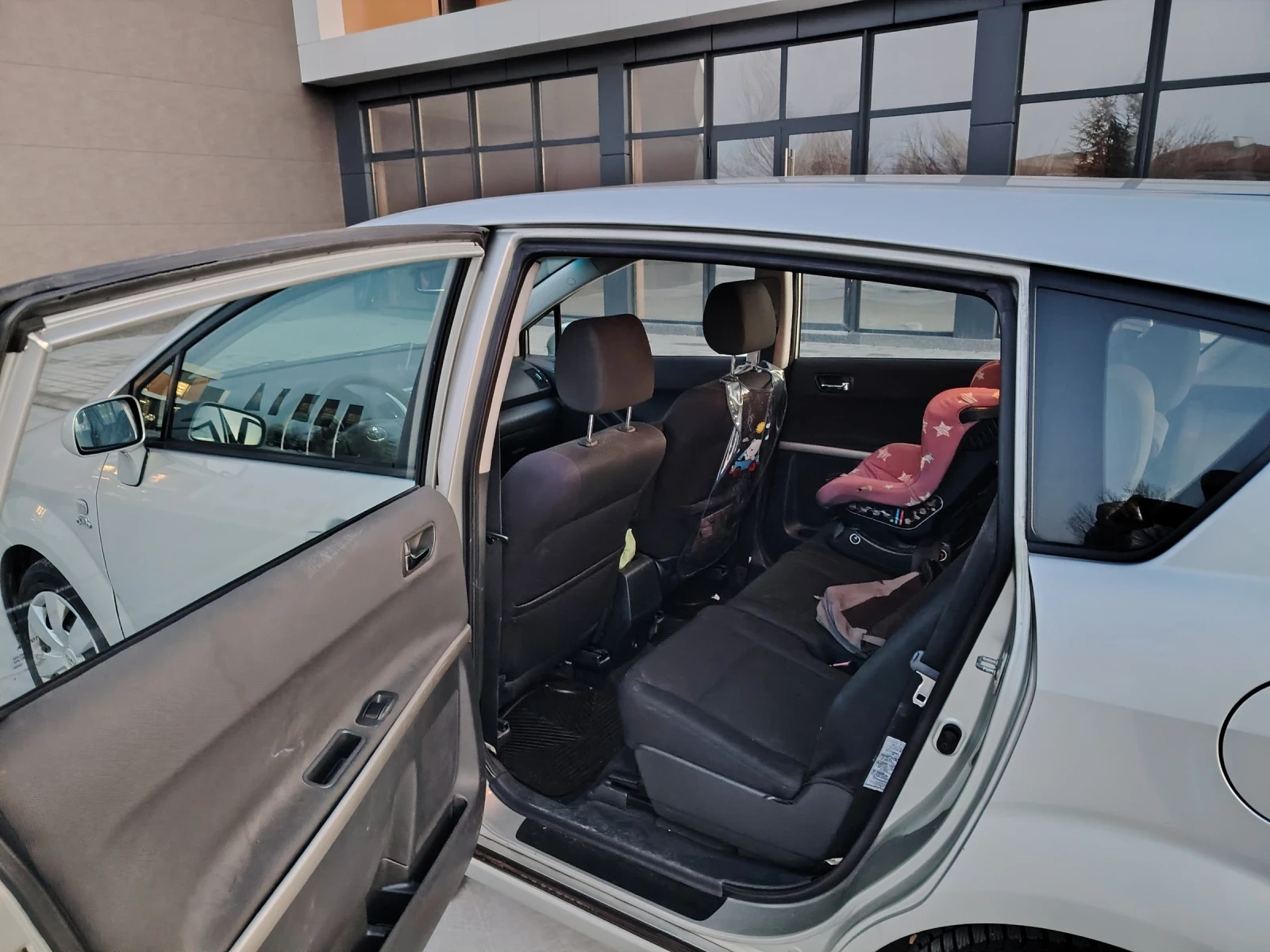 Toyota Corolla verso  - изображение 9