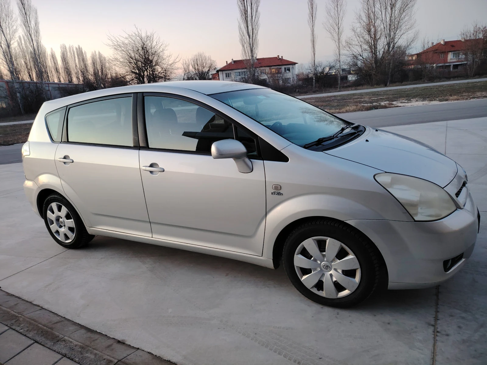 Toyota Corolla verso  - изображение 5