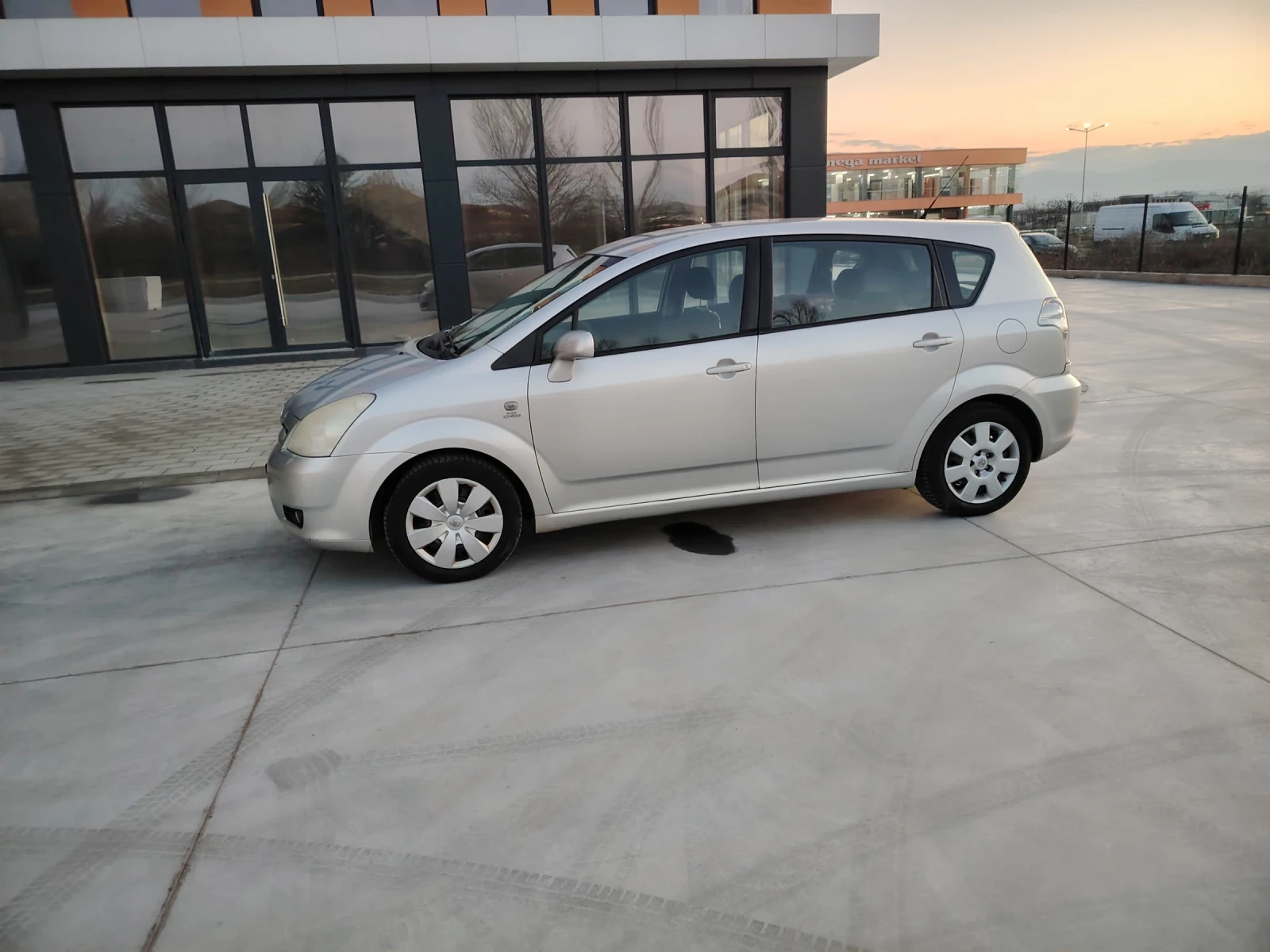 Toyota Corolla verso  - изображение 7