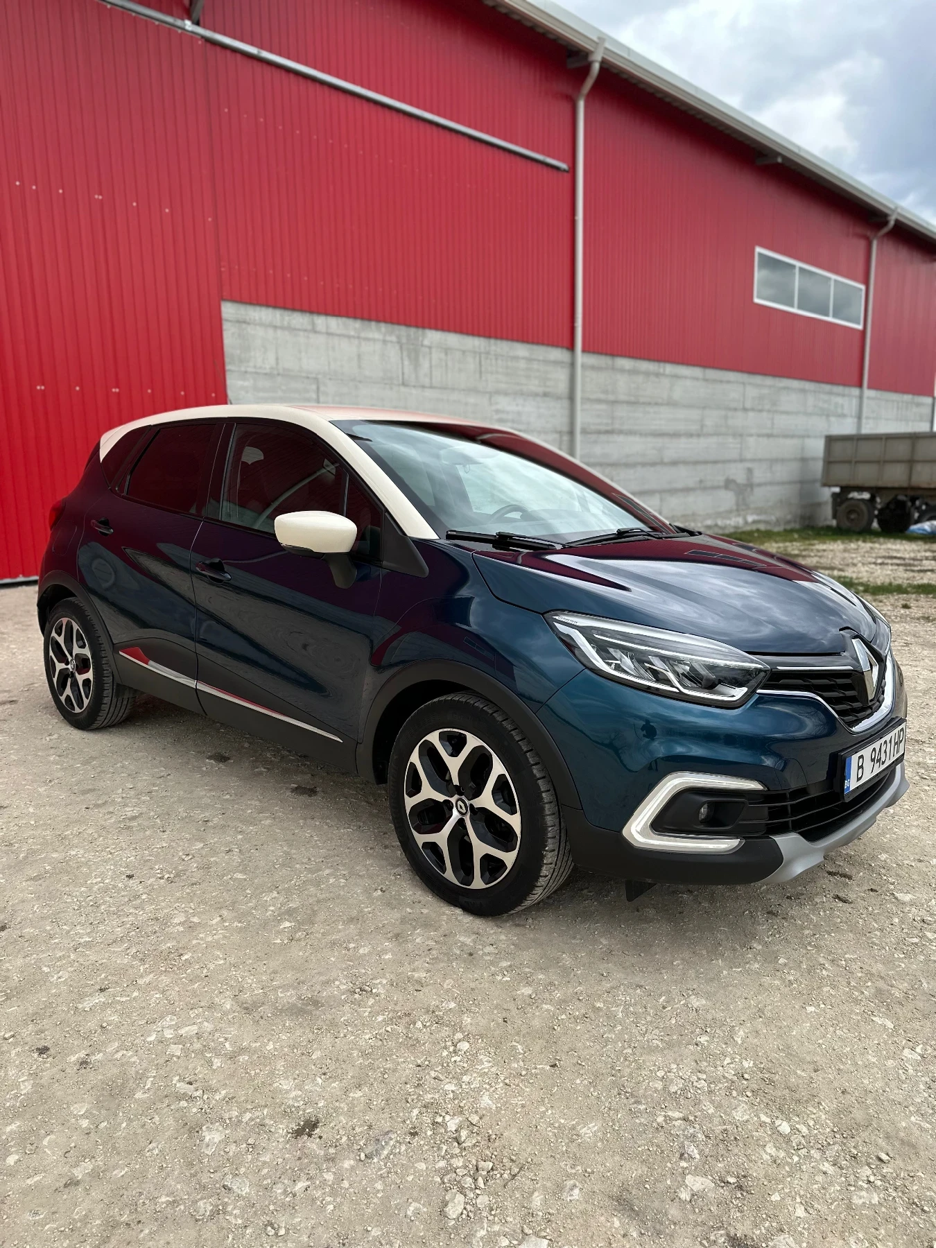Renault Captur 1.5d/INTENSE/ПЪРВИ СОБСТВЕНИК/