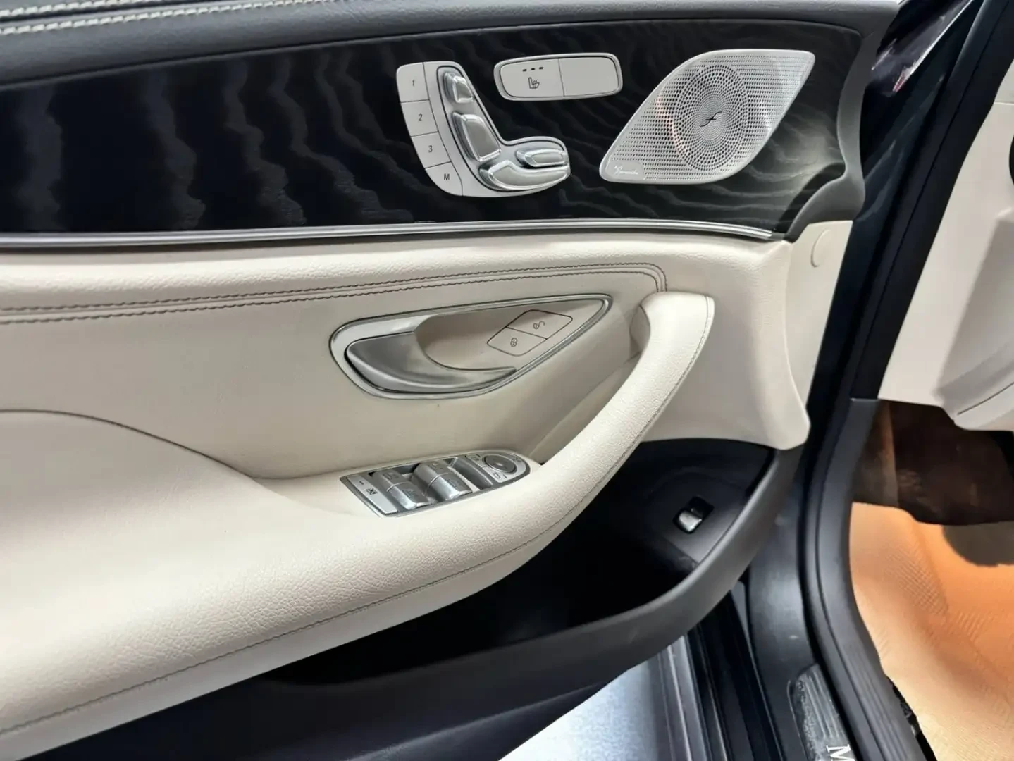 Mercedes-Benz CLS 450 AMG* BURMESTER* 4MATIC* 57к км, снимка 14 - Автомобили и джипове - 55185999