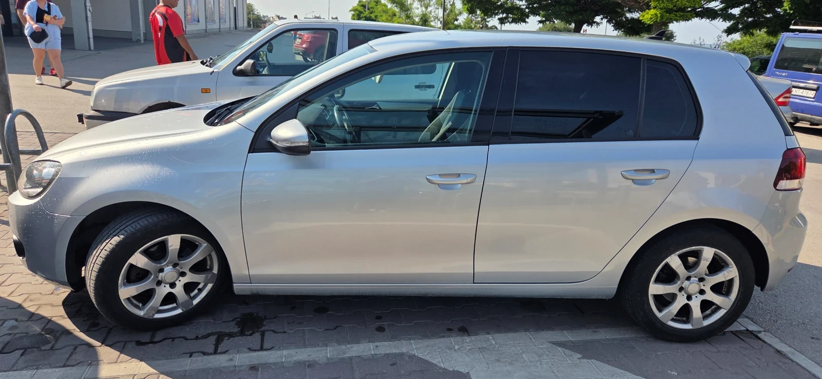 VW Golf 1.6 TDI 105, снимка 2 - Автомобили и джипове - 55393777