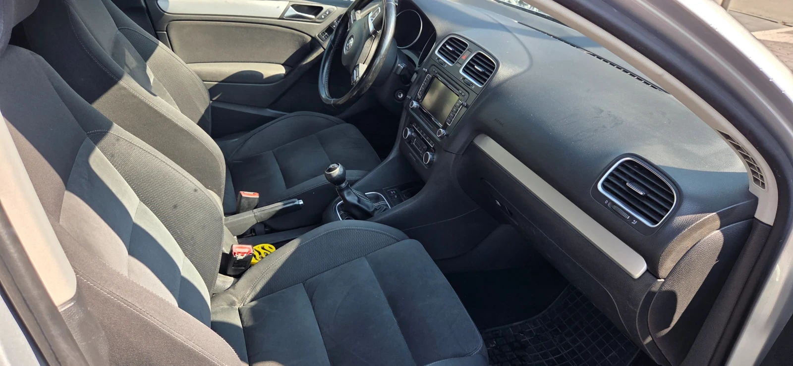 VW Golf 1.6 TDI 105, снимка 10 - Автомобили и джипове - 55393777