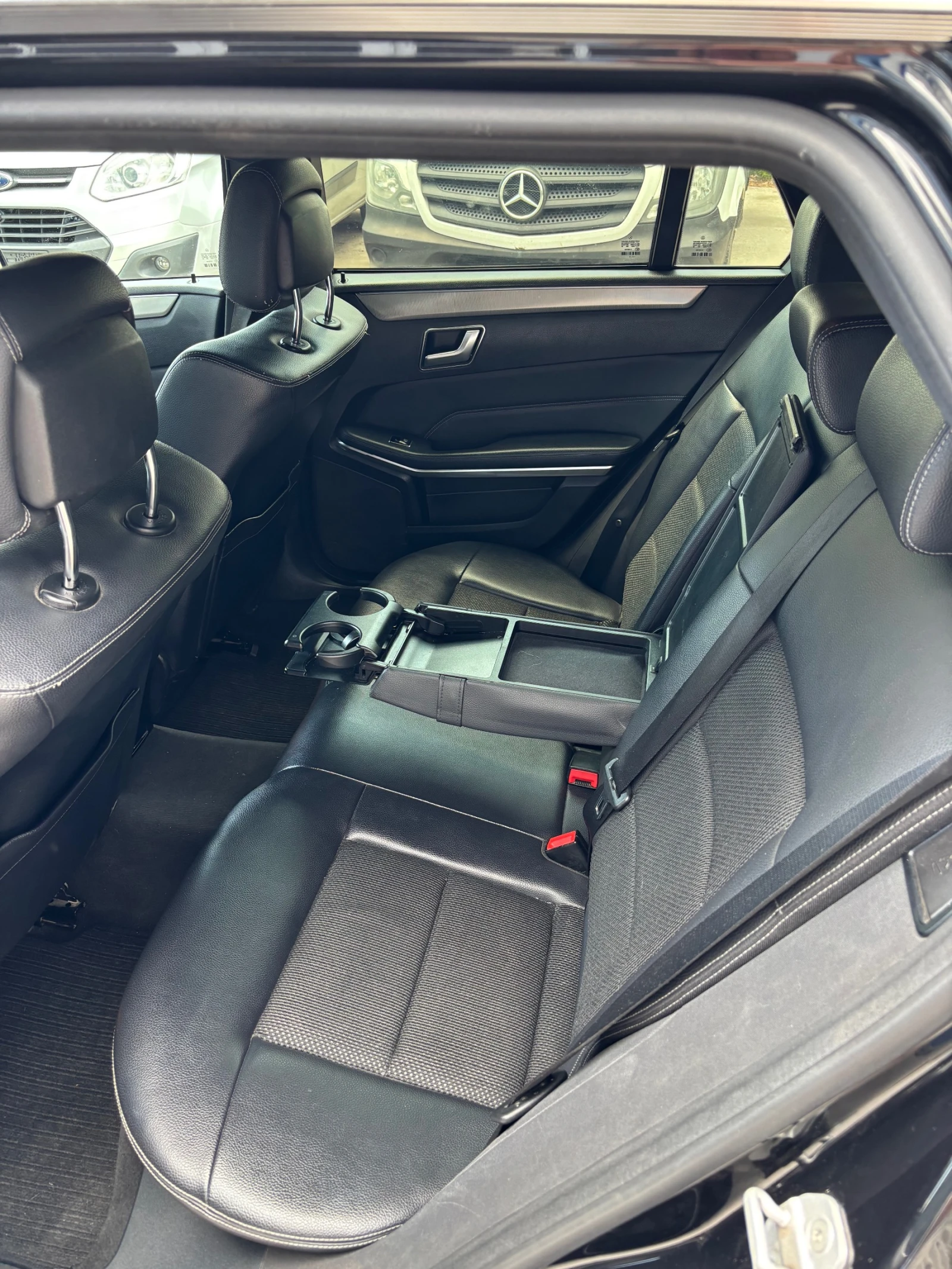 Mercedes-Benz E 220, снимка 11 - Автомобили и джипове - 55565549