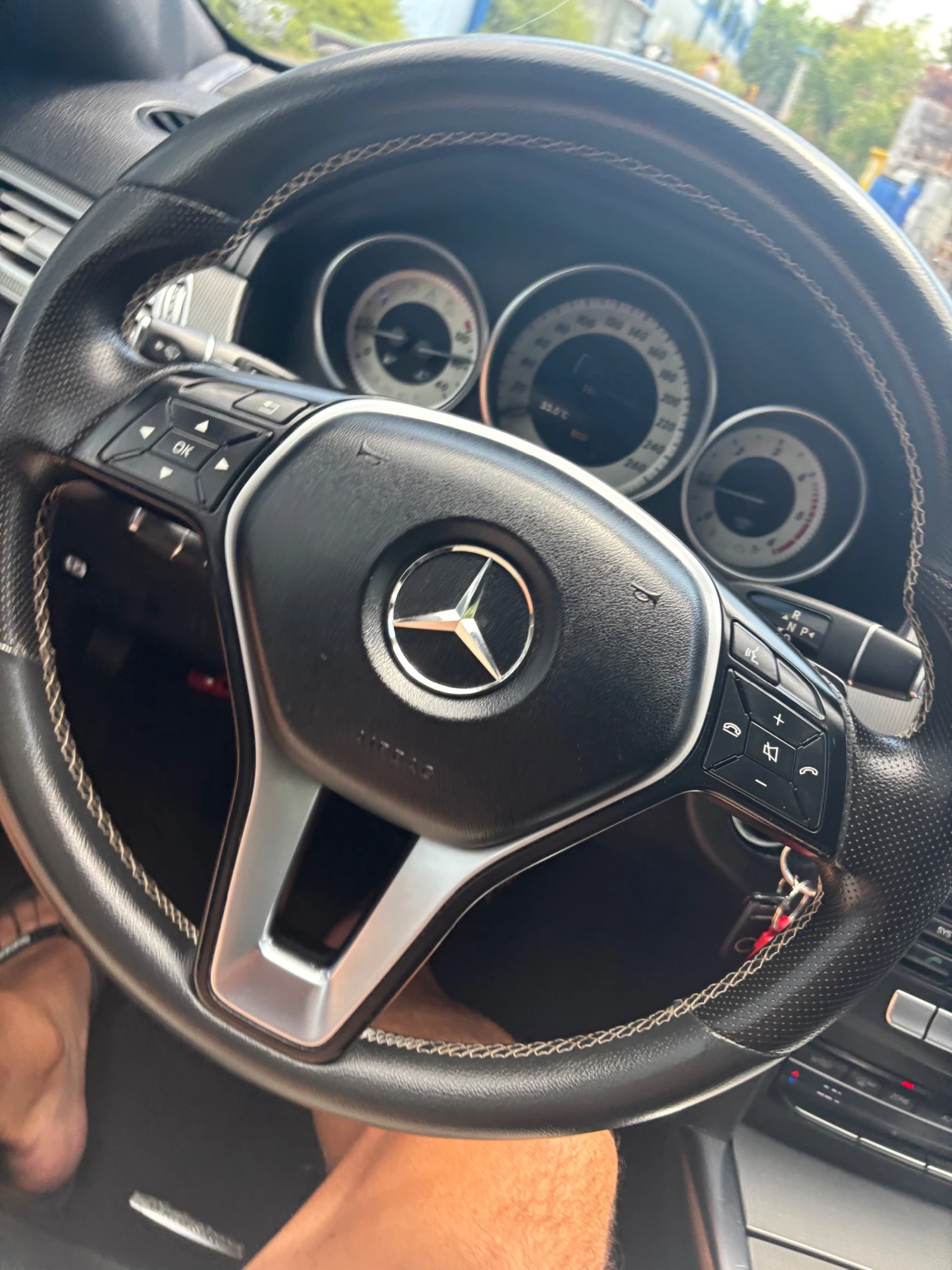 Mercedes-Benz E 220, снимка 17 - Автомобили и джипове - 55565549