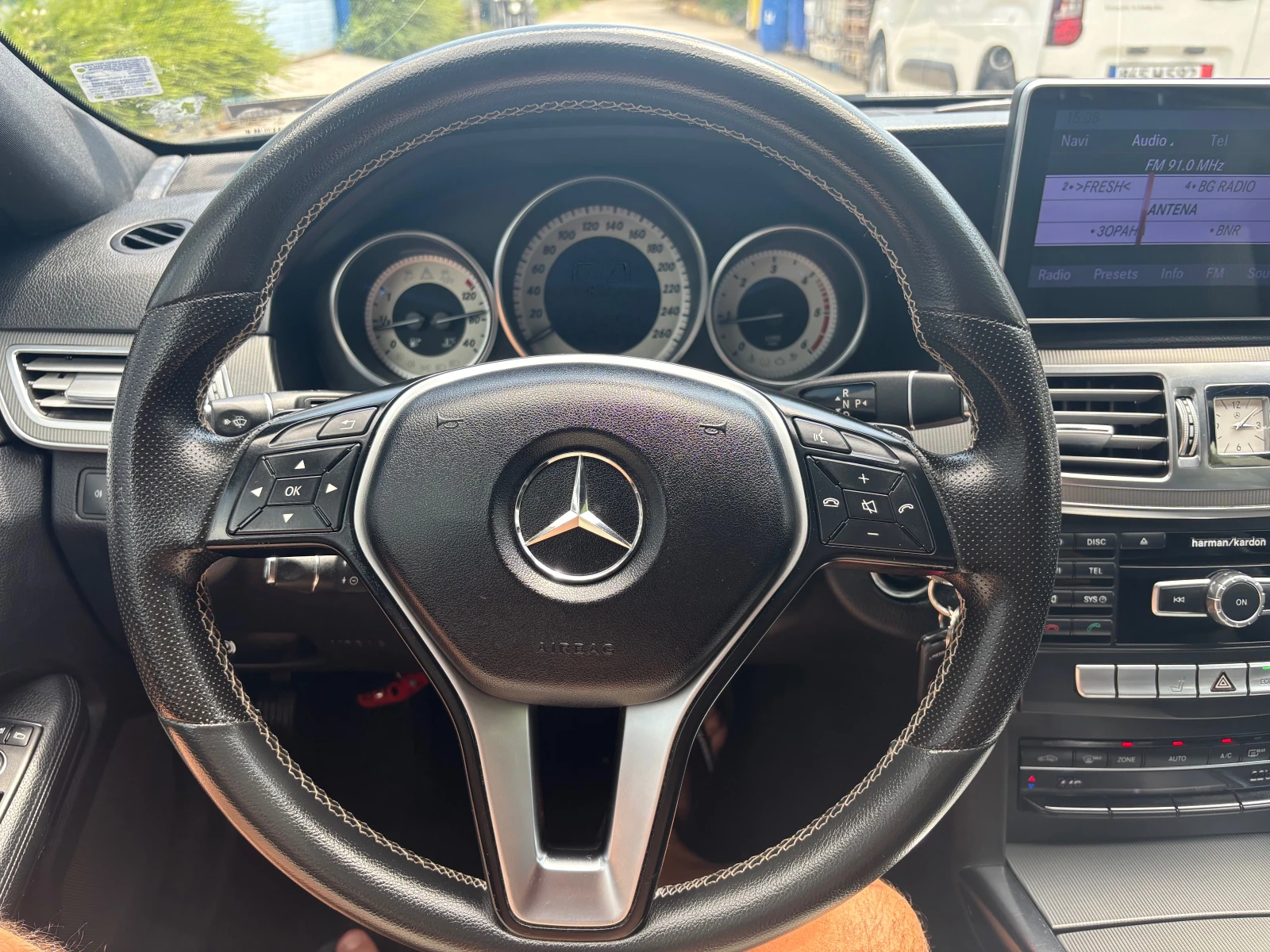 Mercedes-Benz E 220, снимка 14 - Автомобили и джипове - 55565549