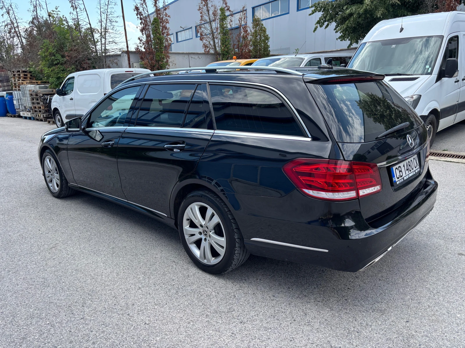 Mercedes-Benz E 220, снимка 6 - Автомобили и джипове - 55565549