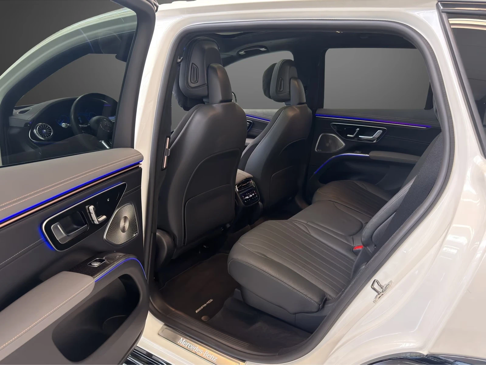 Mercedes-Benz EQS 580 SUV AMG 4-MATIC CARBON HYPERSCREEN 5Г-ГАРАНЦИЯ, снимка 10 - Автомобили и джипове - 56184276