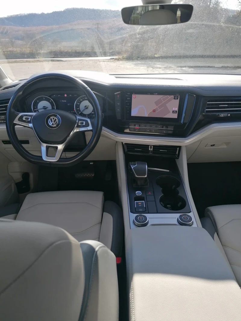 VW Touareg, снимка 10 - Автомобили и джипове - 47777179