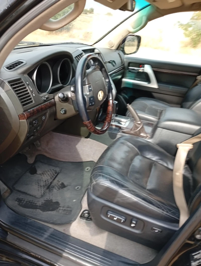 Toyota Land cruiser 200, снимка 9 - Автомобили и джипове - 51874452
