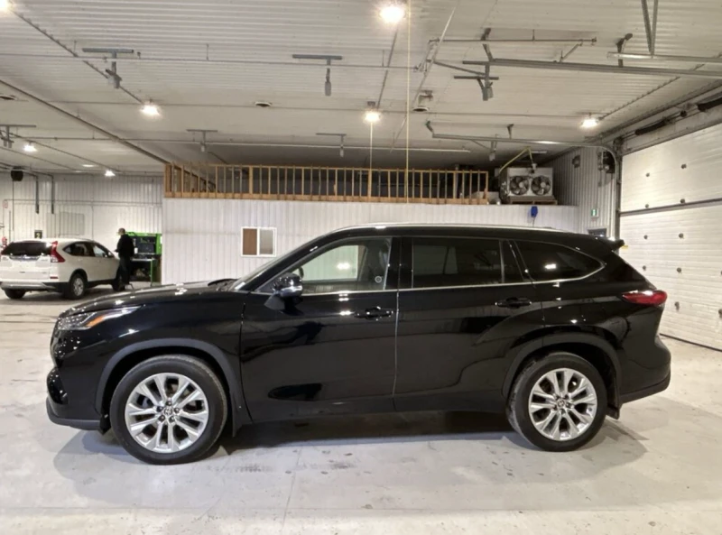 Toyota Highlander 2021 Toyota Highlander Limited, снимка 2 - Автомобили и джипове - 52706809