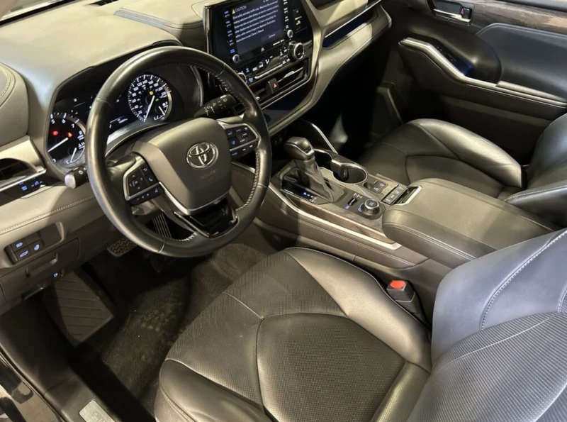 Toyota Highlander 2021 Toyota Highlander Limited, снимка 3 - Автомобили и джипове - 52706809