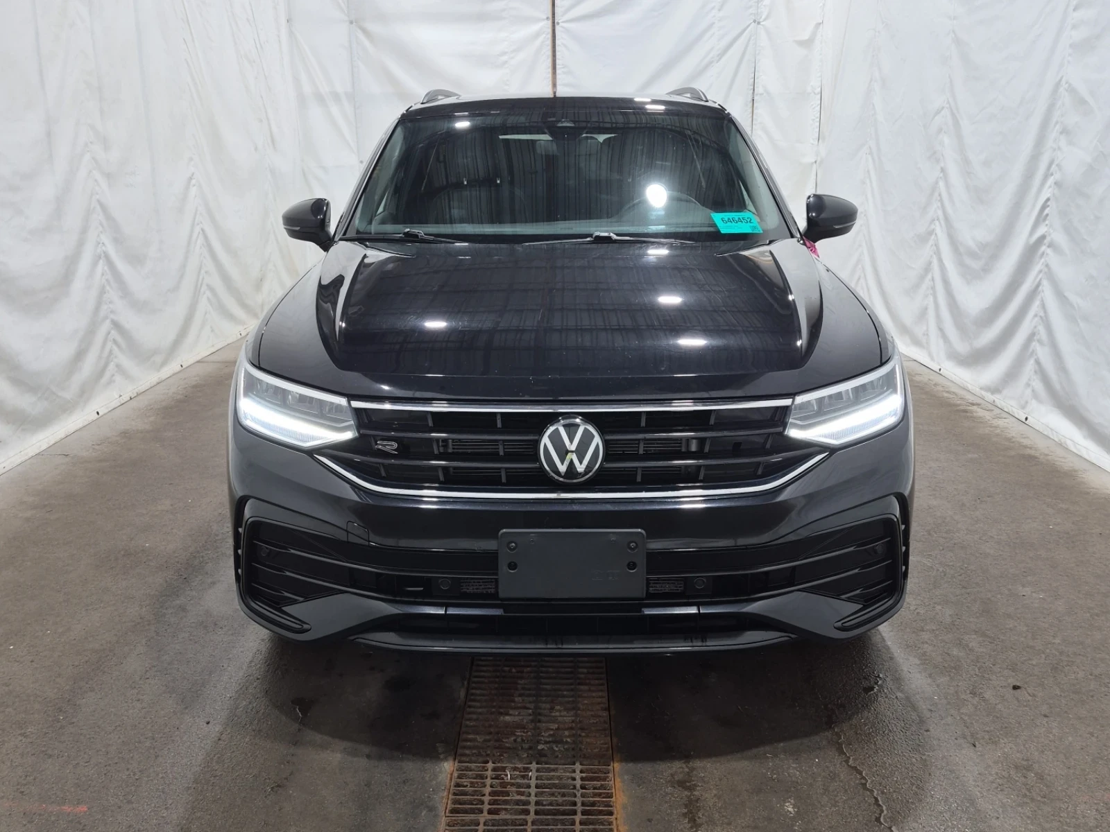 VW Tiguan COMFORTLINE R-LINE BLACK EDITION, снимка 16 - Автомобили и джипове - 54340064