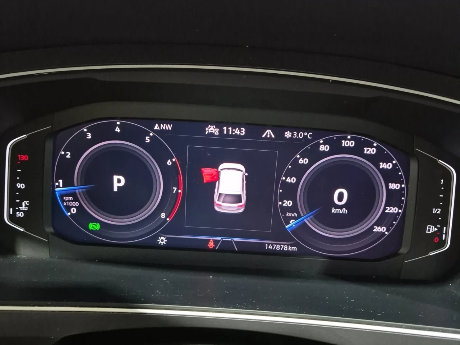 VW Tiguan COMFORTLINE R-LINE BLACK EDITION, снимка 9 - Автомобили и джипове - 54340064