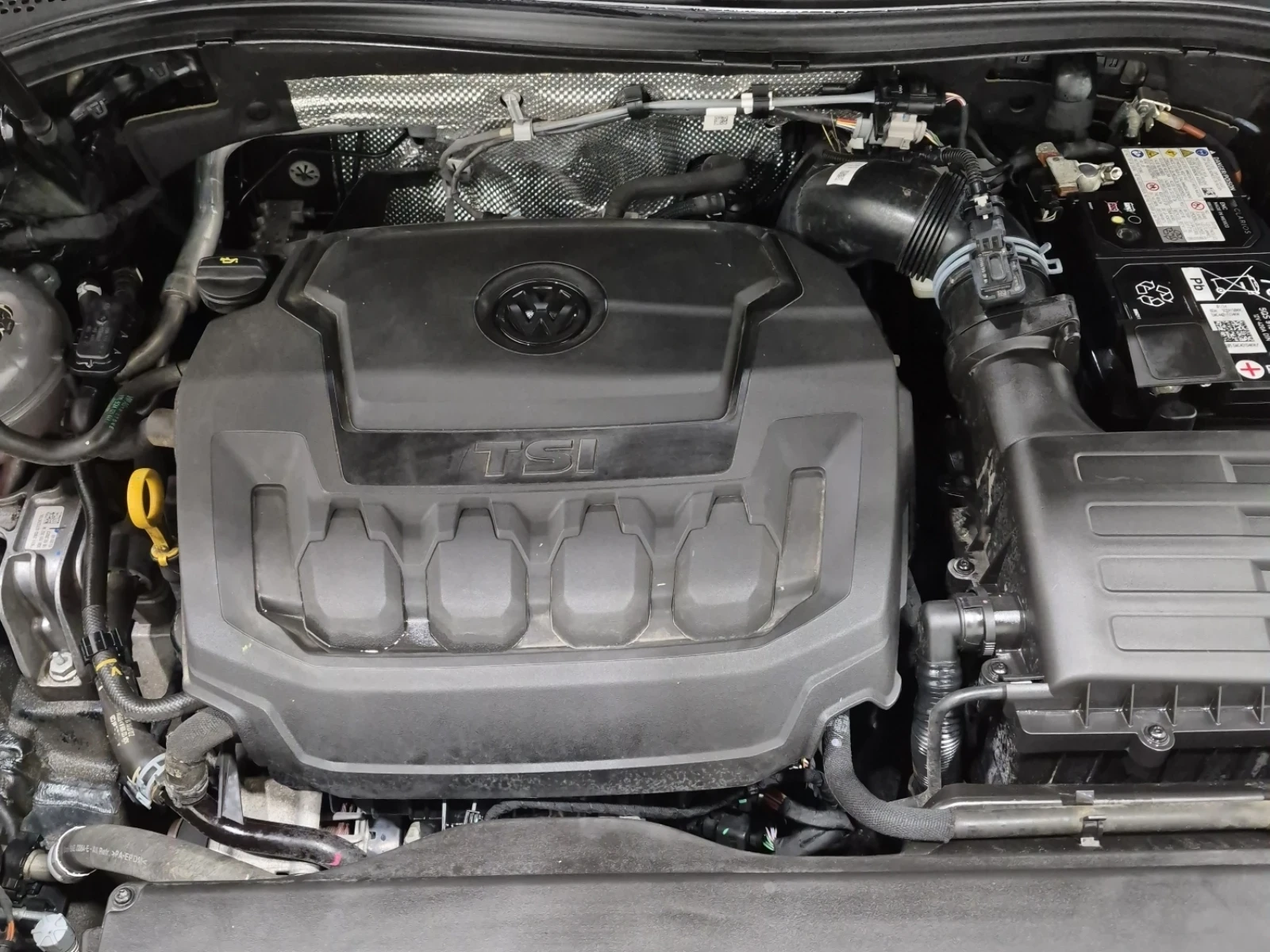 VW Tiguan COMFORTLINE R-LINE BLACK EDITION, снимка 14 - Автомобили и джипове - 54340064