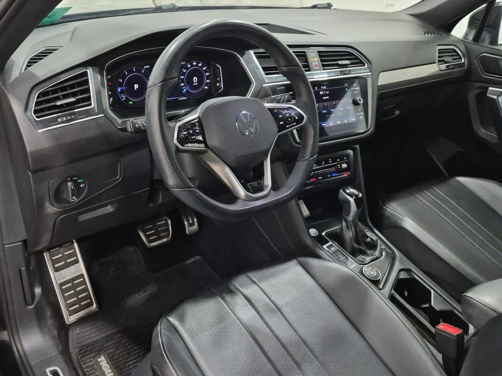 VW Tiguan COMFORTLINE R-LINE BLACK EDITION, снимка 10 - Автомобили и джипове - 54340064