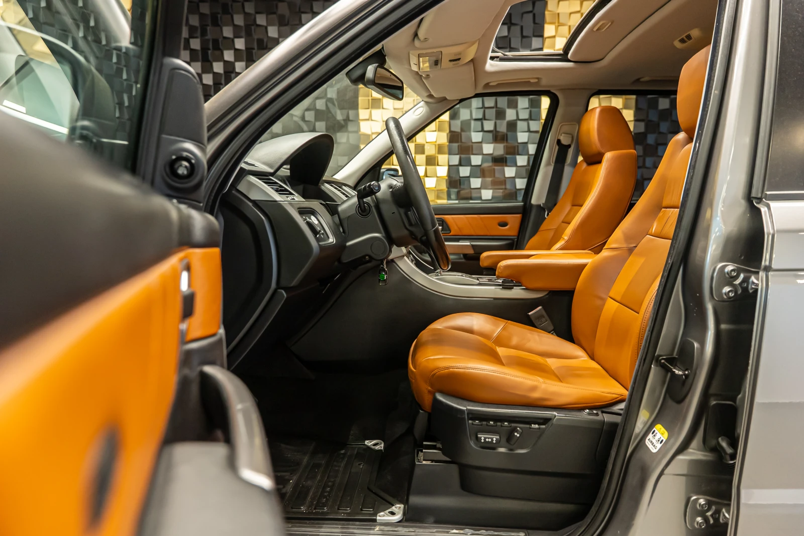 Land Rover Range Rover Sport HSE, снимка 6 - Автомобили и джипове - 54407309