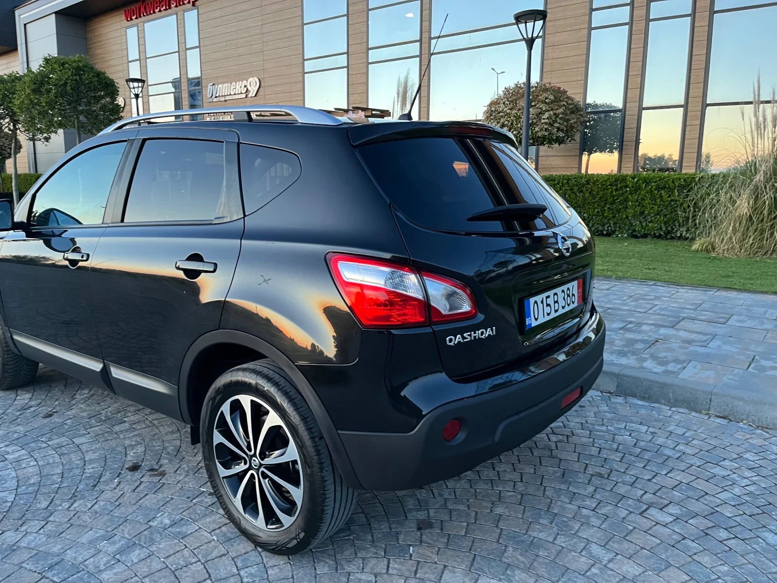 Nissan Qashqai 1.5dci 110к.с. Нави* Камера* Панорама* Перфектна* , снимка 3 - Автомобили и джипове - 54579142