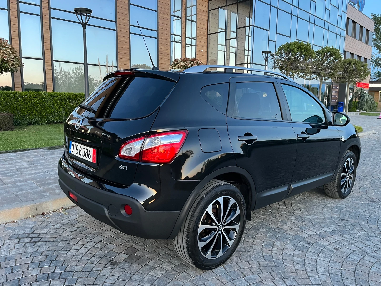 Nissan Qashqai 1.5dci 110к.с. Нави* Камера* Панорама* Перфектна* , снимка 5 - Автомобили и джипове - 54579142