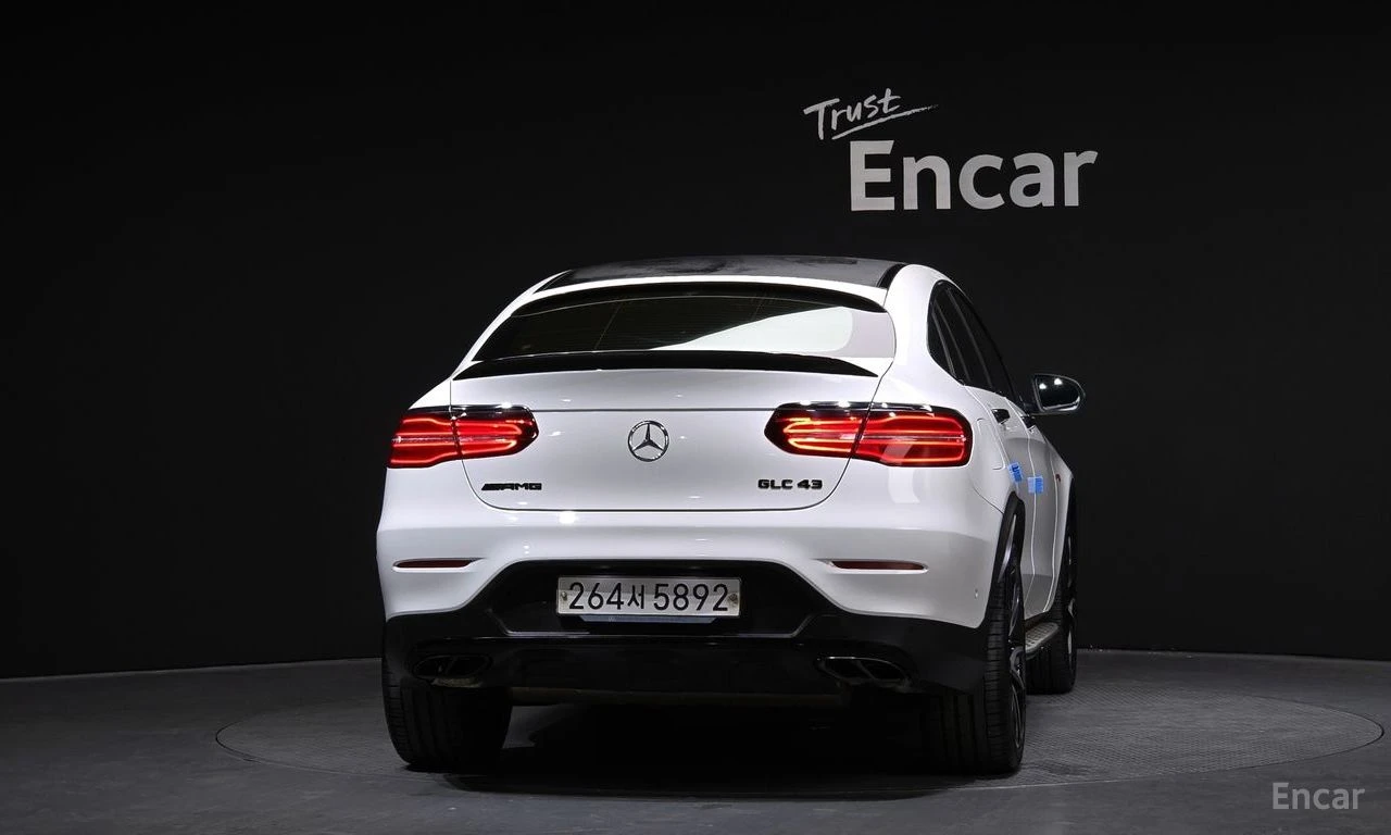 Mercedes-Benz GLC 43 AMG 4MATIC Coupe* BURMESTER* HEAD-UP* 360* PANORAMA* , снимка 5 - Автомобили и джипове - 54904056