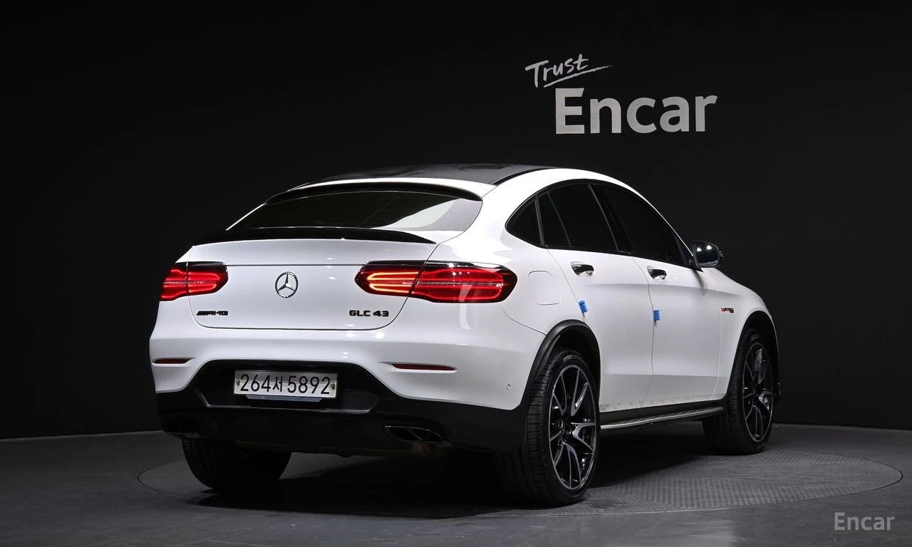 Mercedes-Benz GLC 43 AMG 4MATIC Coupe* BURMESTER* HEAD-UP* 360* PANORAMA* , снимка 4 - Автомобили и джипове - 54904056