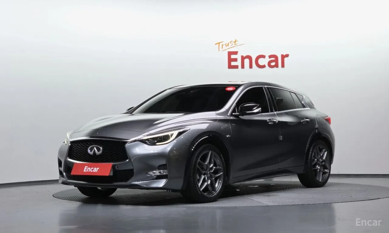 Infiniti Q30 Premium 2.0 Бензин