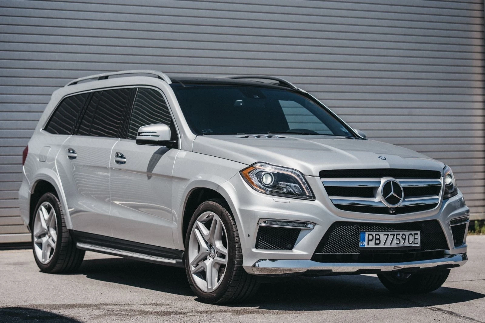 Mercedes-Benz GL 550 AMG| Designo| Harman| 360| SoftClose| Сменени вери, снимка 4 - Автомобили и джипове - 55341093