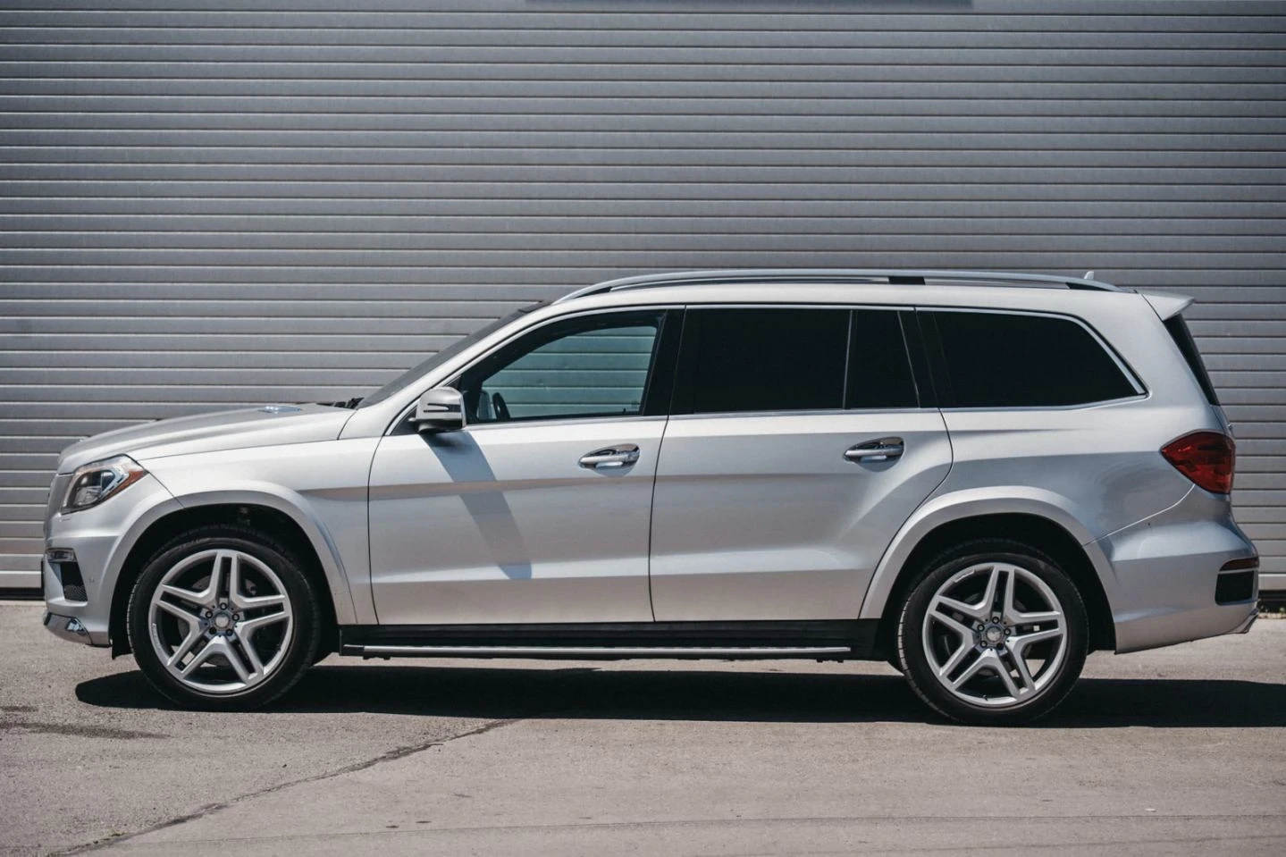 Mercedes-Benz GL 550 AMG| Designo| Harman| 360| SoftClose| Сменени вери, снимка 8 - Автомобили и джипове - 55341093