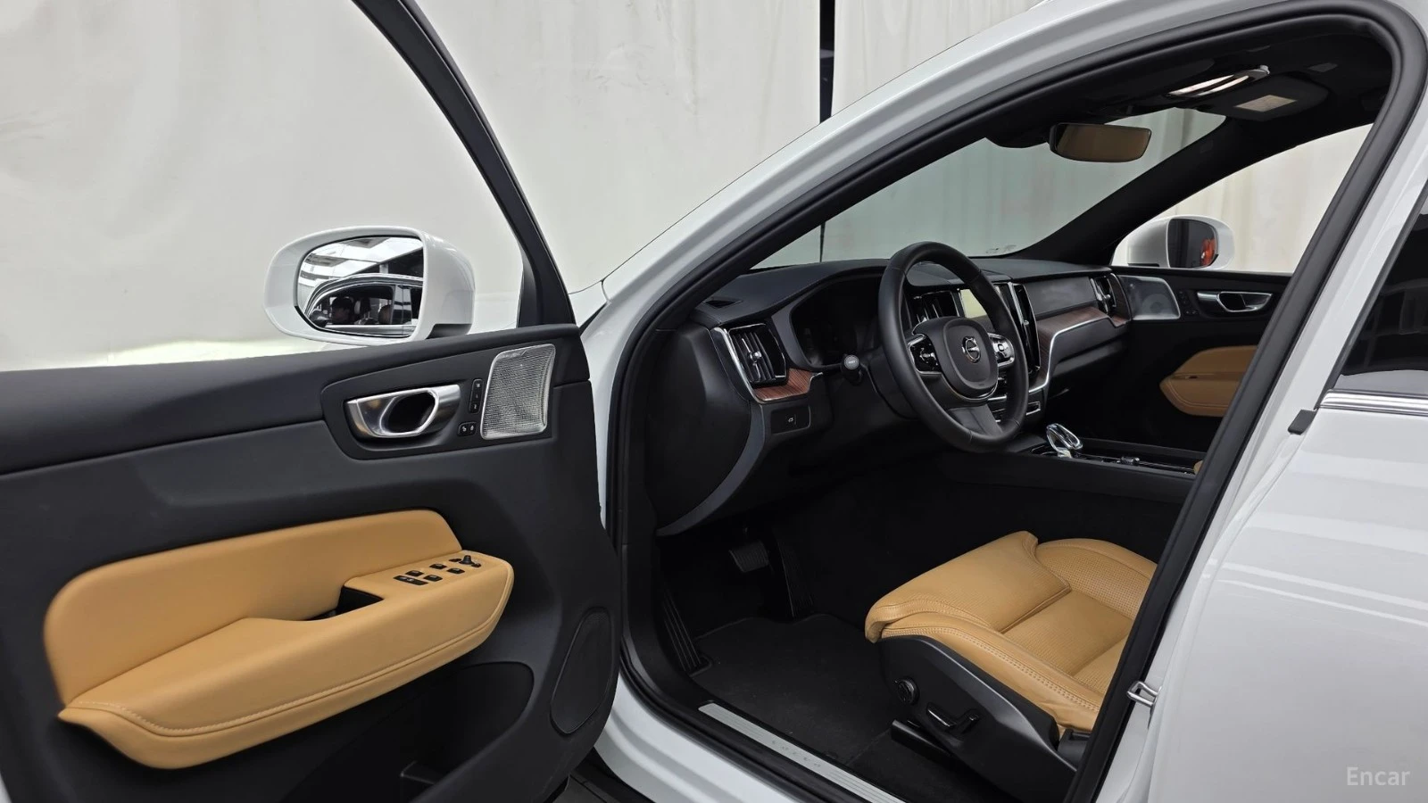 Volvo XC60 B5* ULTRA BRIGHT* Bowers&Wilkins* PANO* ПОДГРЕВ* О, снимка 9 - Автомобили и джипове - 55529744