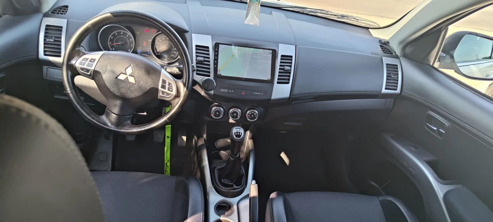 Mitsubishi Outlander 2.0i нави , снимка 10 - Автомобили и джипове - 55803662