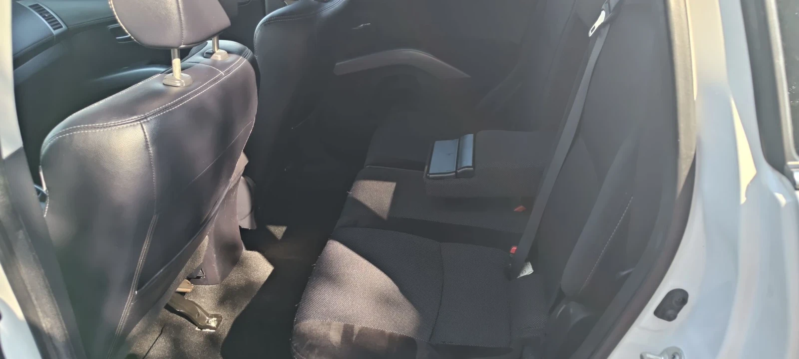 Mitsubishi Outlander 2.0i нави , снимка 15 - Автомобили и джипове - 55803662