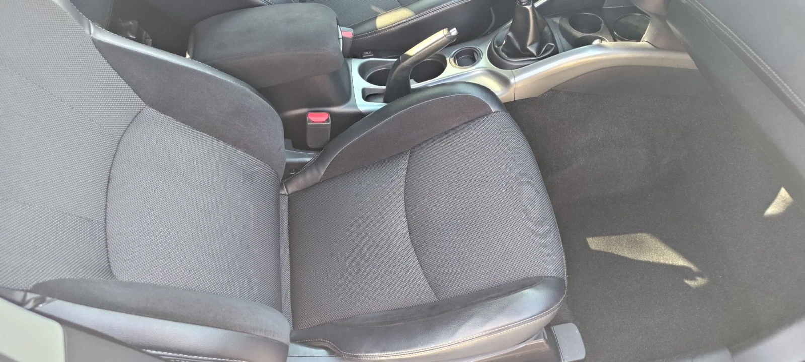 Mitsubishi Outlander 2.0i нави , снимка 9 - Автомобили и джипове - 55803662