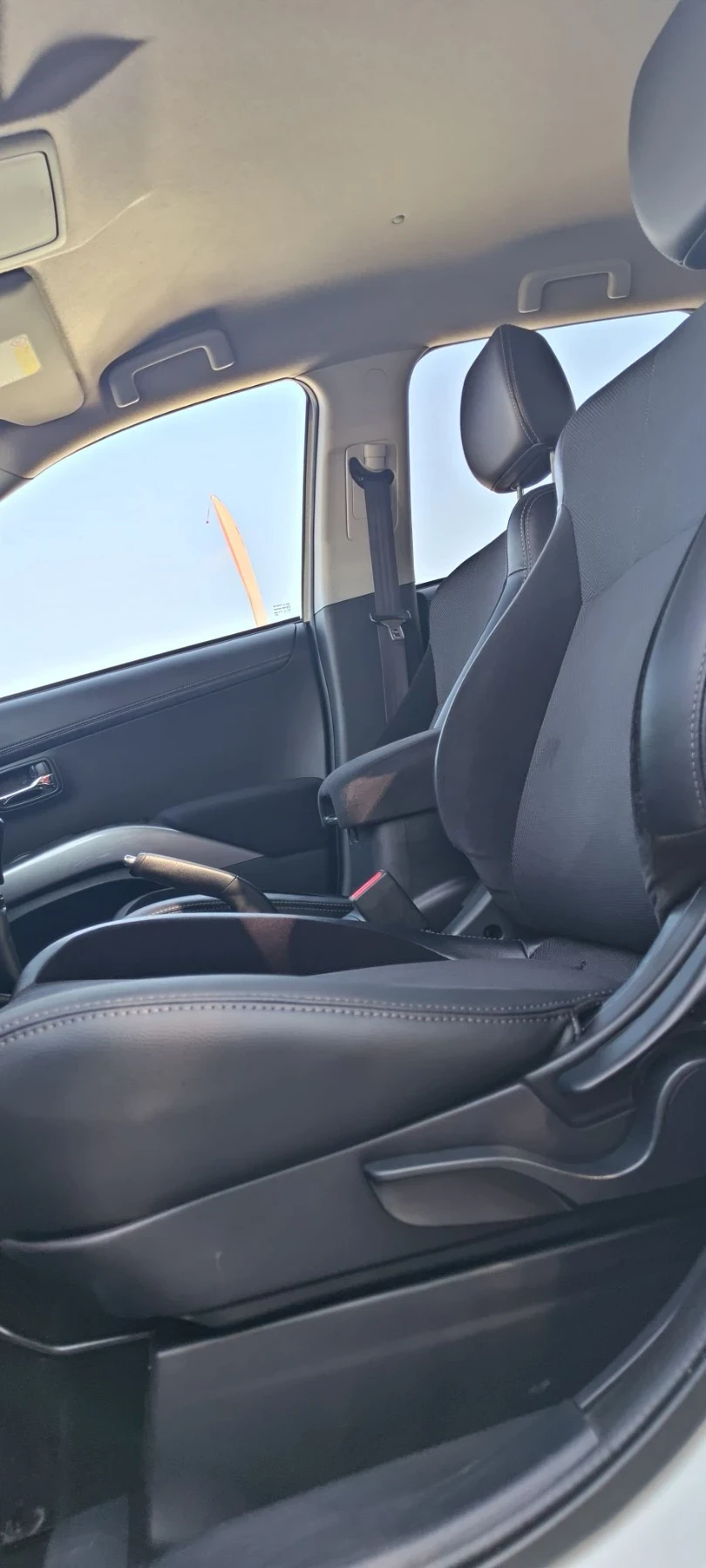 Mitsubishi Outlander 2.0i нави , снимка 6 - Автомобили и джипове - 55803662