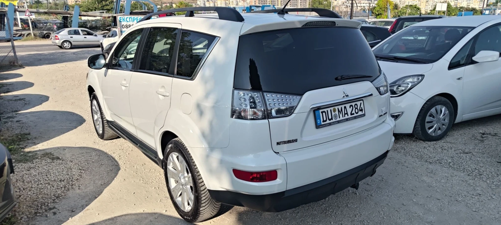 Mitsubishi Outlander 2.0i нави , снимка 3 - Автомобили и джипове - 55803662