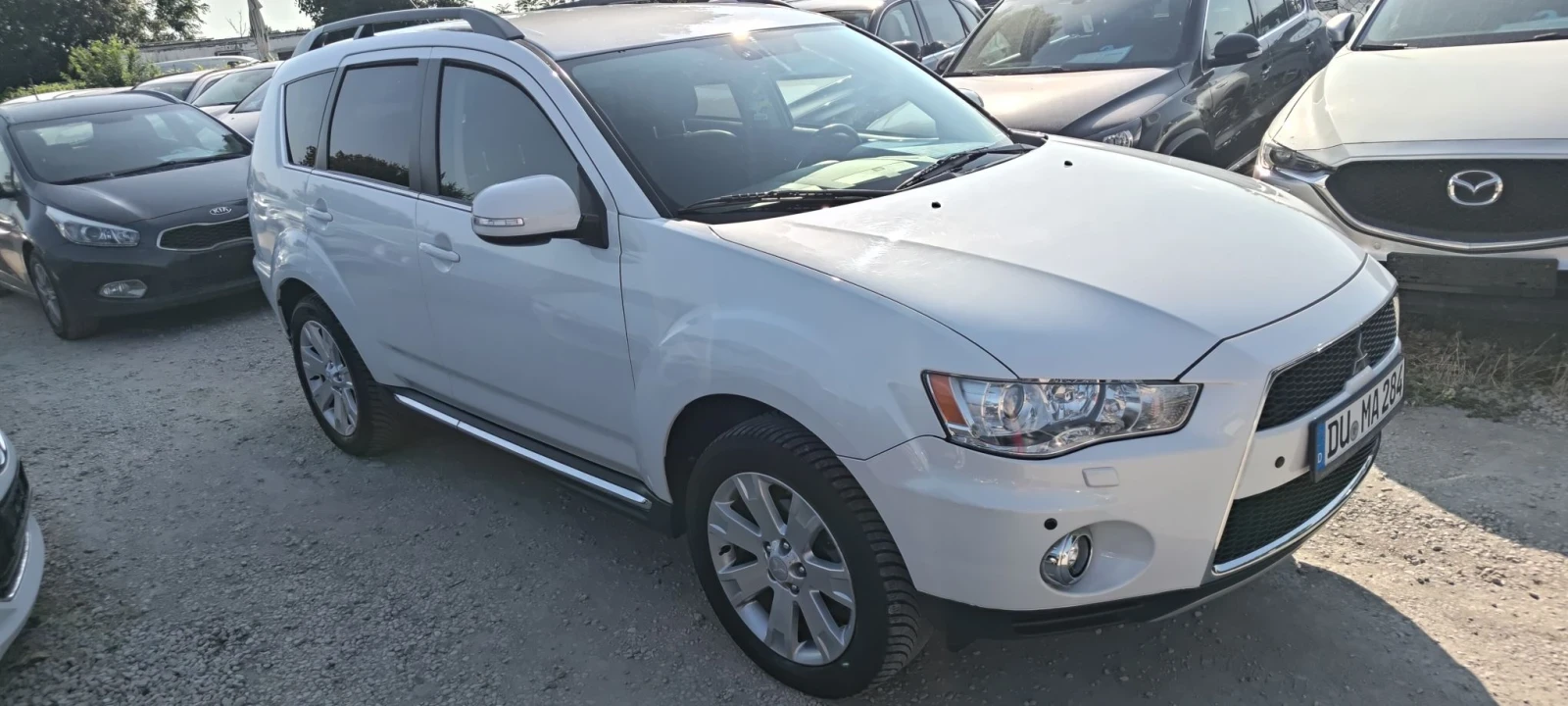 Mitsubishi Outlander 2.0i нави , снимка 2 - Автомобили и джипове - 55803662