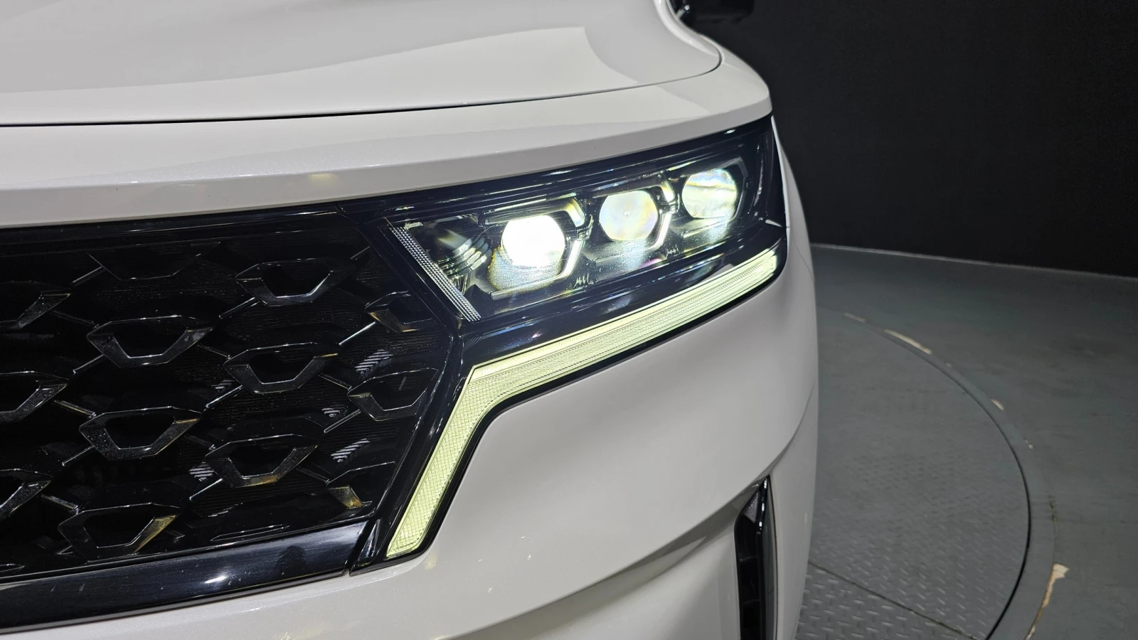 Kia Sorento PRESTIGE* ОБДУХВАНЕ* ДИСТРОНИК* LANE* ASSIST* , снимка 14 - Автомобили и джипове - 56066296