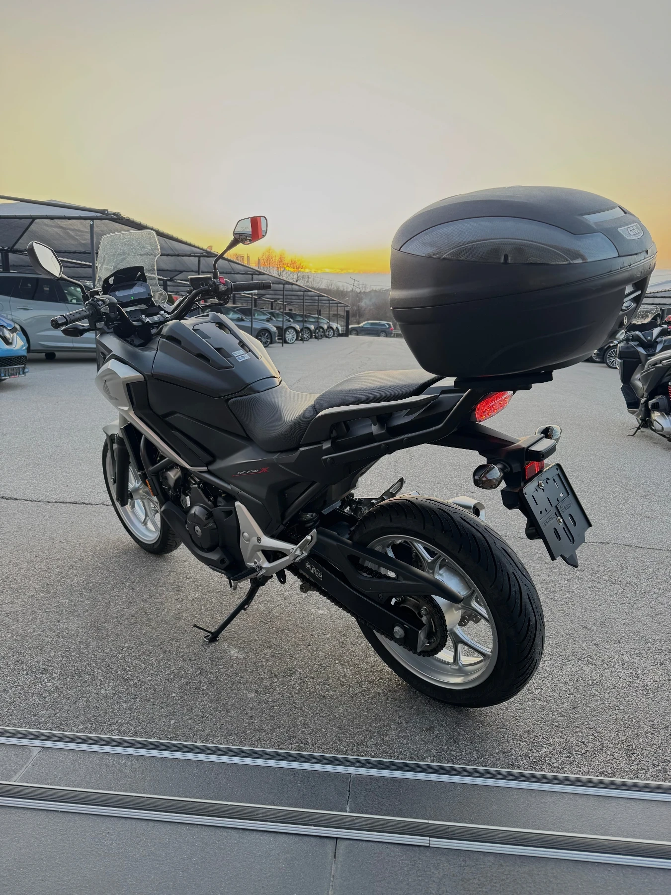 Honda Nc 750X-DCT-ABS-RCS-FULL LED-ТОП-15000км., снимка 4 - Мотоциклети и мототехника - 53750048