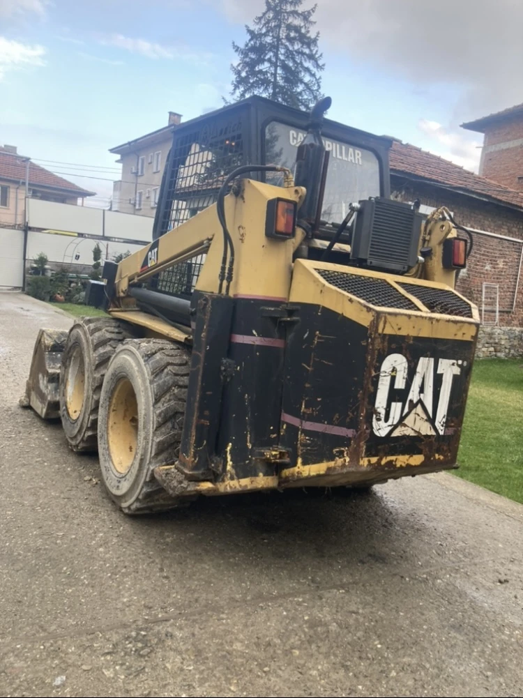 Мини челни товарачи Cat 216B РЕГИСТРИРАН