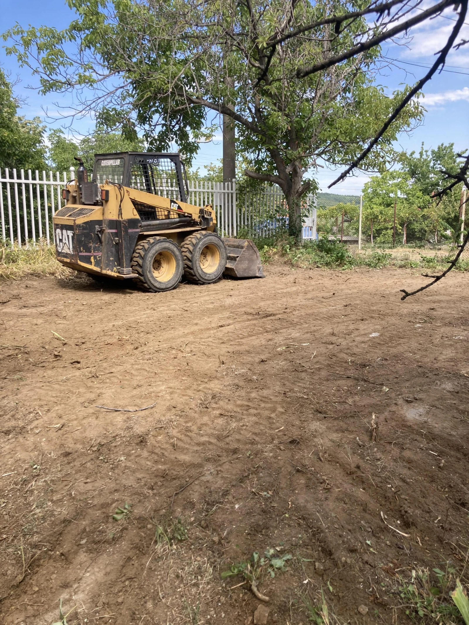    Cat 216B | Mobile.bg   2