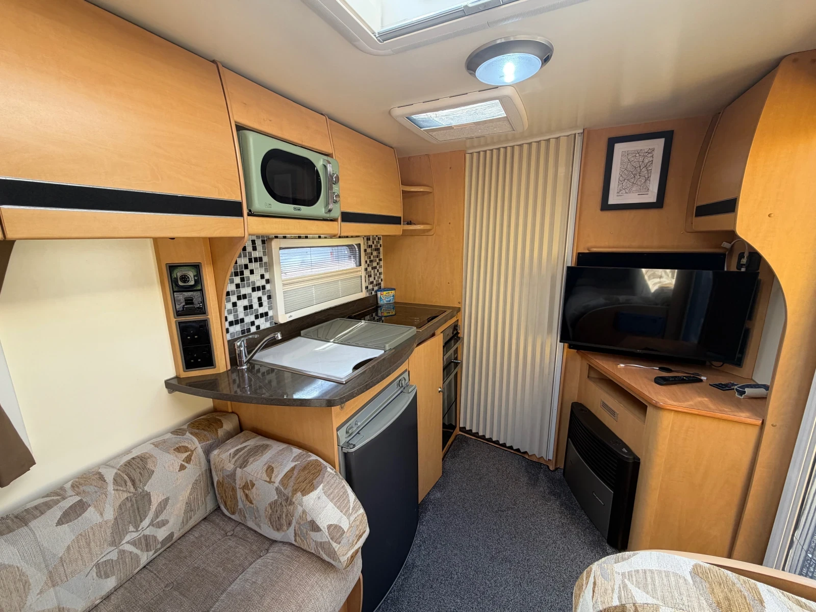 Каравана Tabbert BAILEY OLYMPUS-Al-Tech-Bodyshell/MOVER/СОЛАР/ТЕНТА, снимка 7 - Каравани и кемпери - 53979074