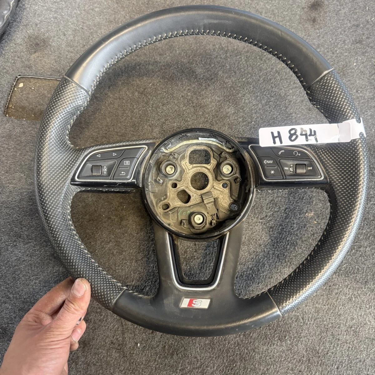 Трилъчев мултиволан за Audi A3 8V Audi A4 B9 Audi A5 Audi Q2 81A419091K ном 844