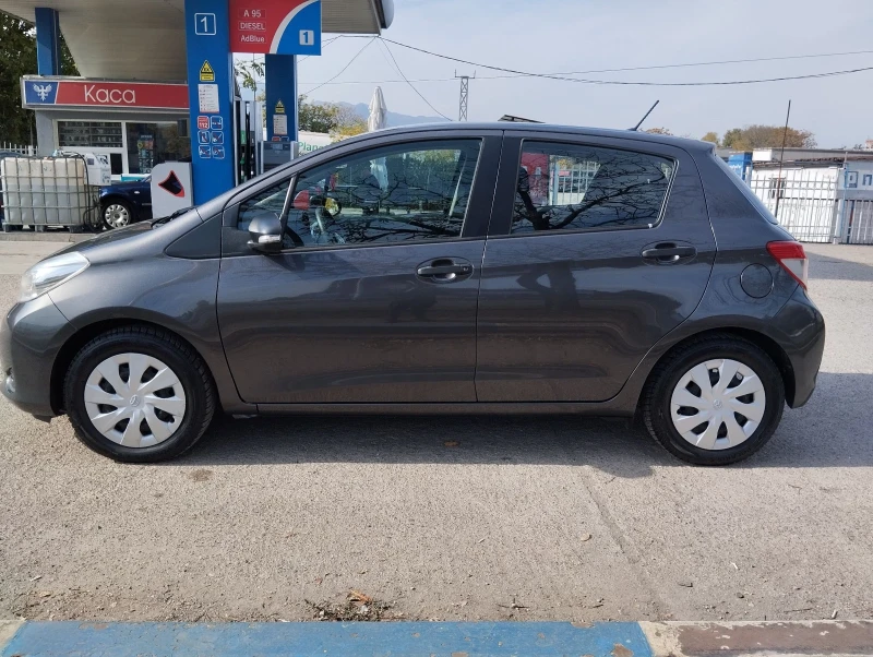 Toyota Yaris 1.0VVTi Euro 5, снимка 4 - Автомобили и джипове - 48074536