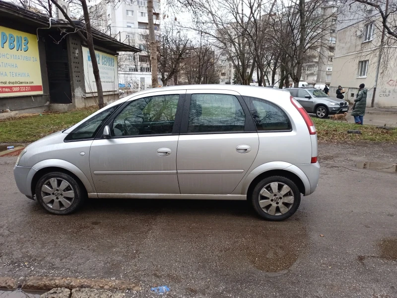 Opel Meriva 1.8 автоматик газ, снимка 13 - Автомобили и джипове - 49211202