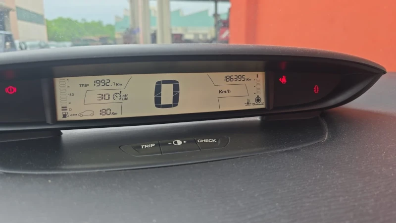 Citroen C4 1.6 90ks, снимка 3 - Автомобили и джипове - 50983969