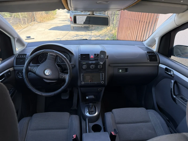 VW Touran 2.0TDI, снимка 6 - Автомобили и джипове - 52625468